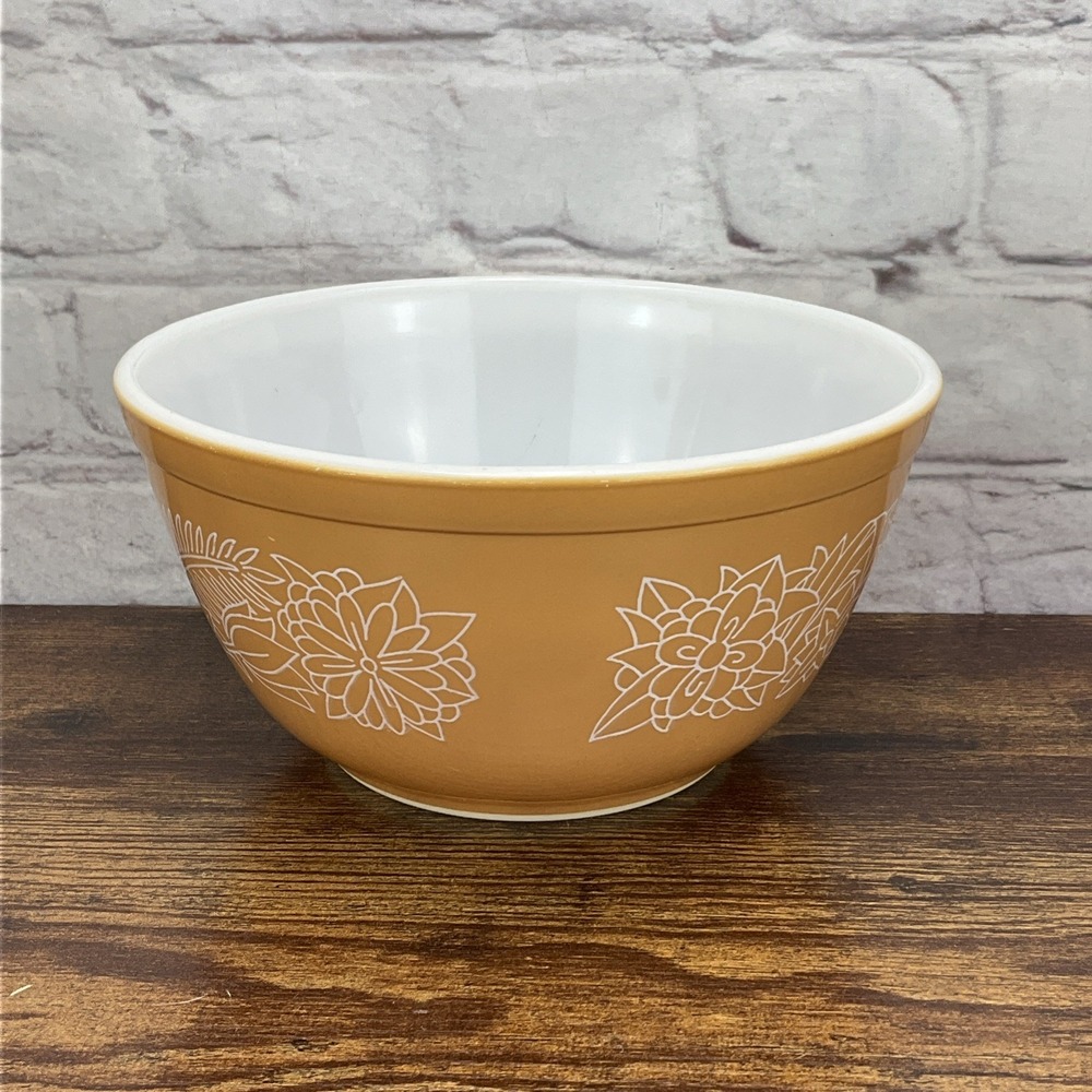 Vintage Pyrex Bowl 402 Woodland 1.5 Quart Pyrex Bowl - Picture 3 of 9